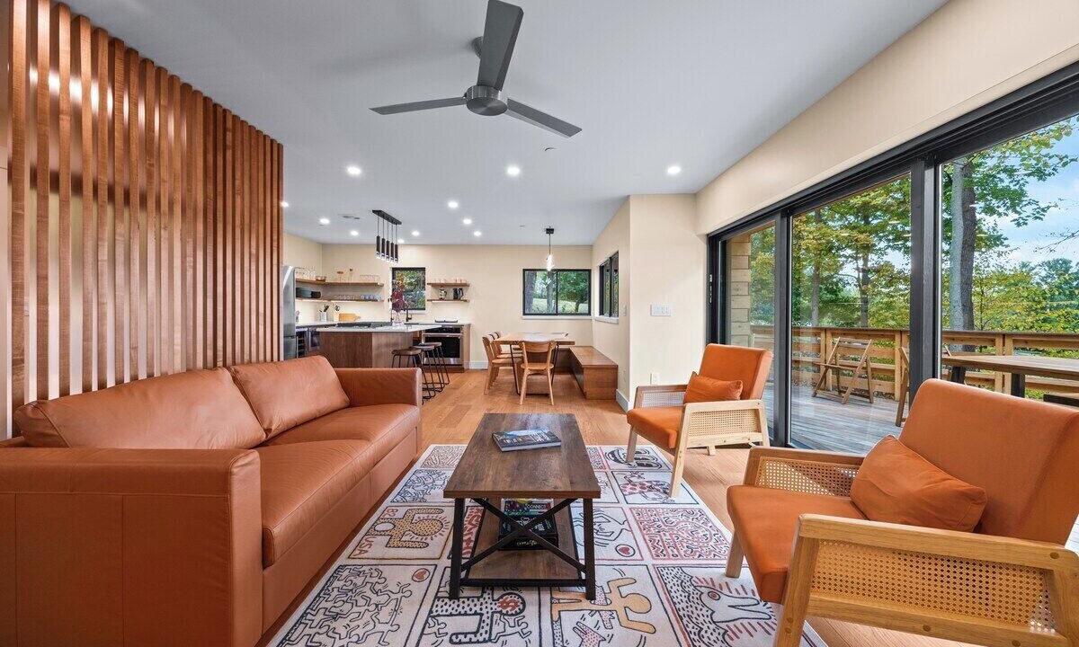 Photo of Livingroom in Bluff Point