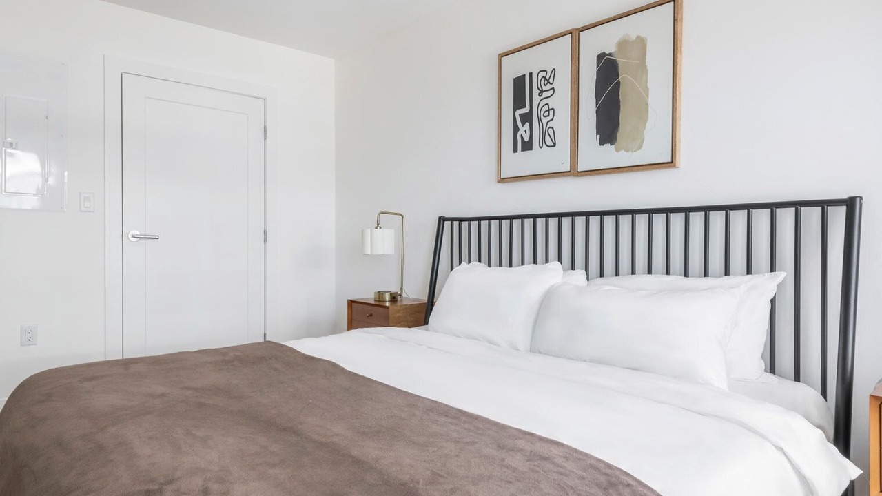 Photo of Bedroom in Fenway–Kenmore