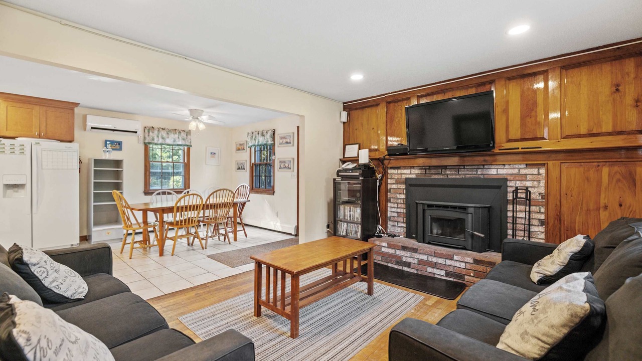Photo of Livingroom in East Falmouth