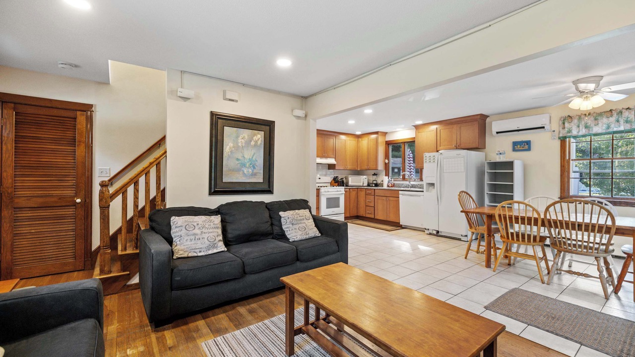 Photo of Livingroom in East Falmouth