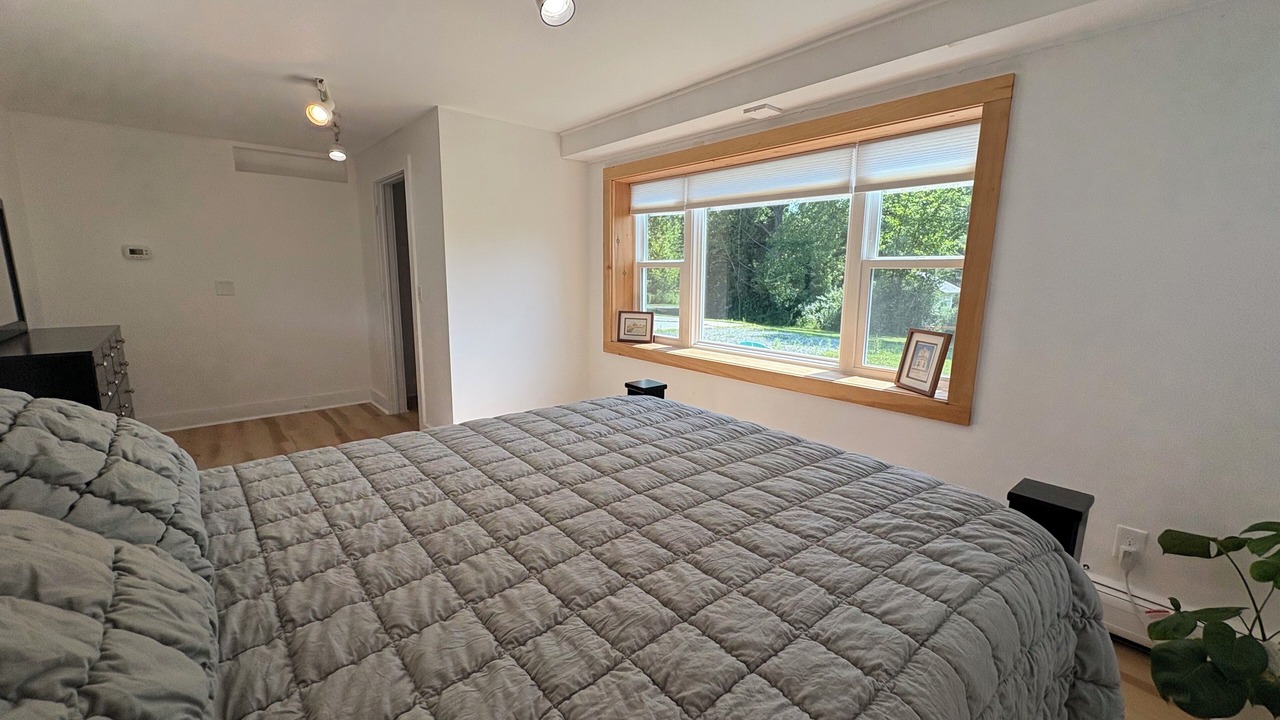 Photo of Bedroom in Lee