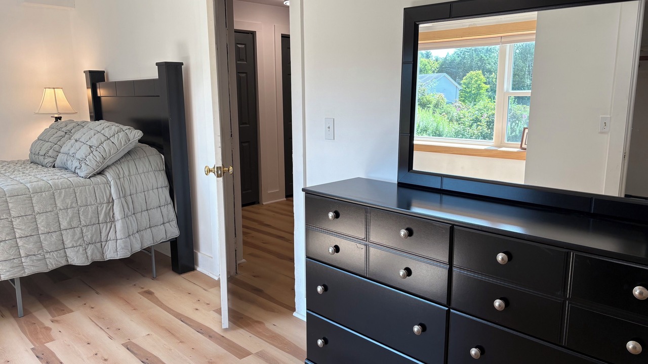 Photo of Bedroom in Lee