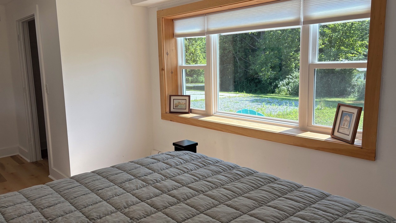 Photo of Bedroom in Lee