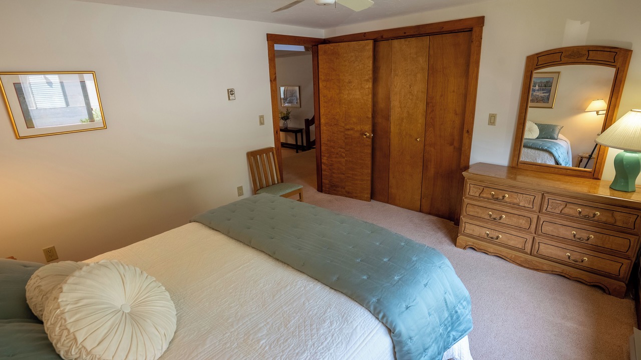 Photo of Bedroom in Mirror Lake