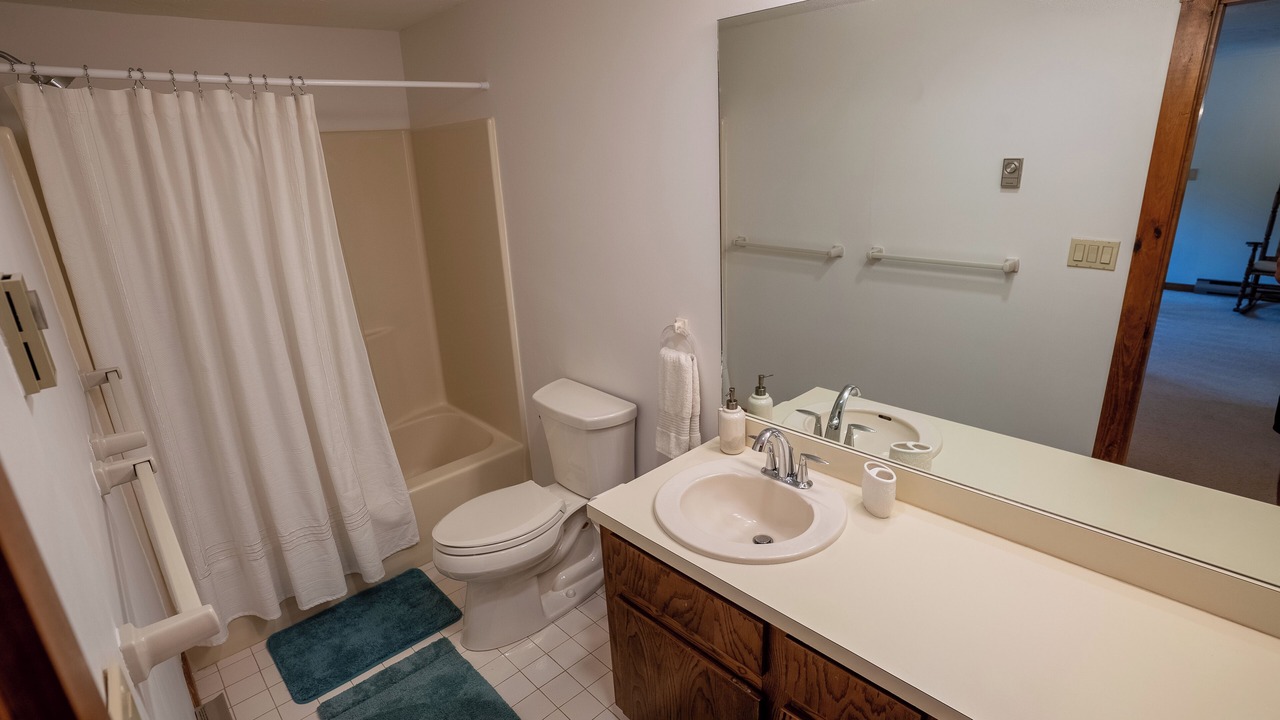 Photo of Bathroom in Mirror Lake