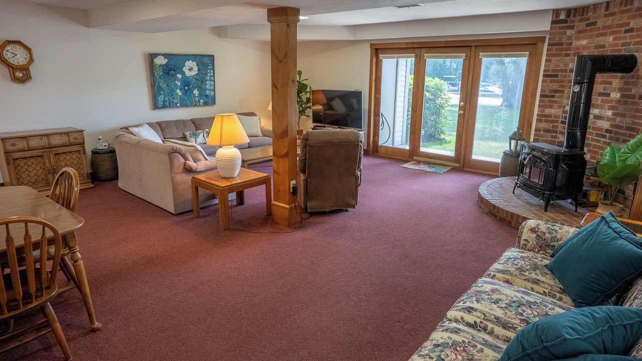 Photo of Livingroom in Mirror Lake