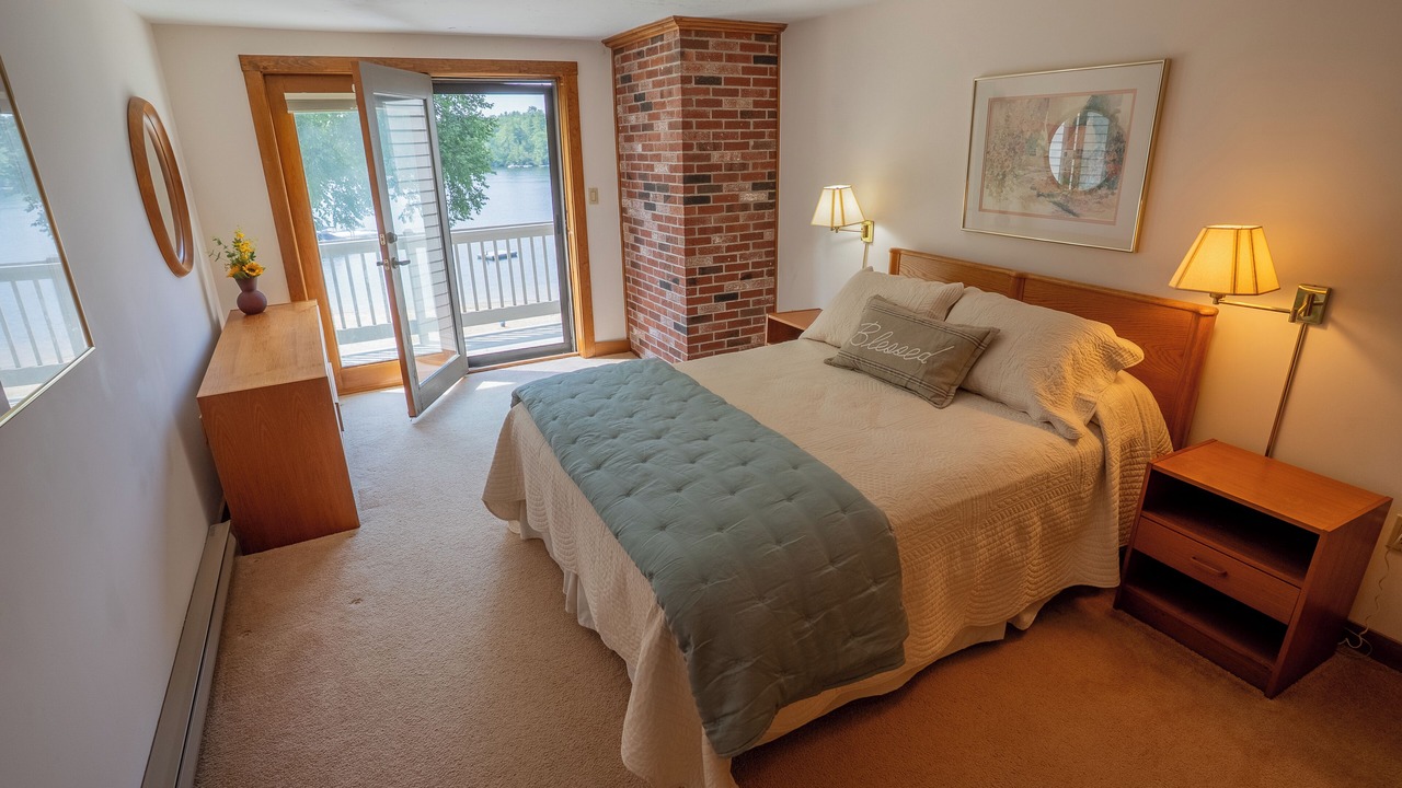 Photo of Bedroom in Mirror Lake