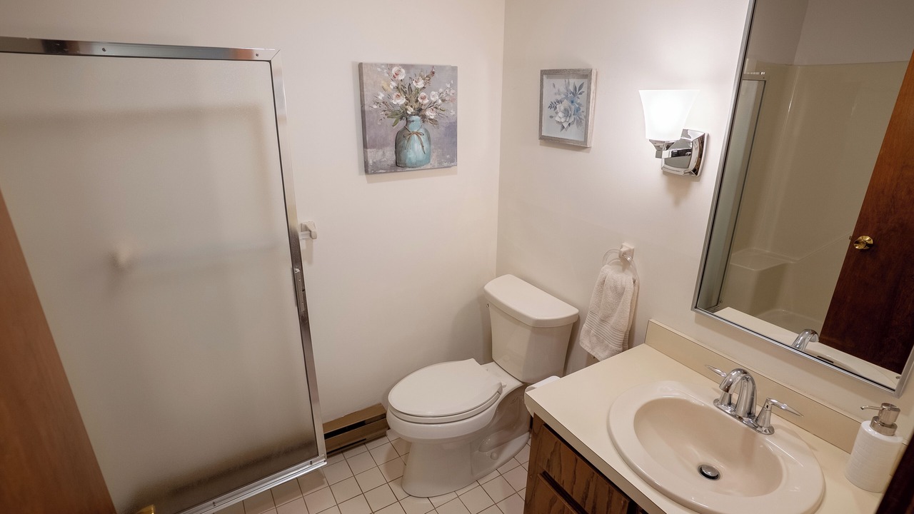 Photo of Bathroom in Mirror Lake