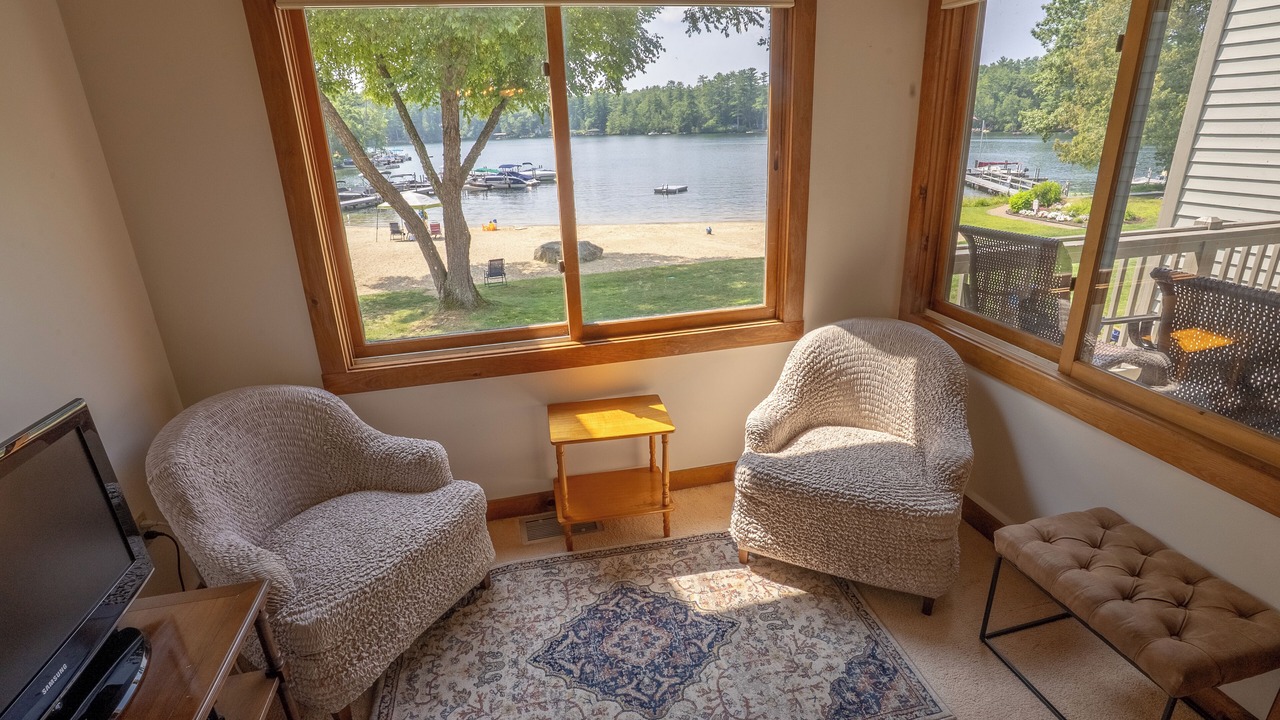 Photo of Livingroom in Mirror Lake