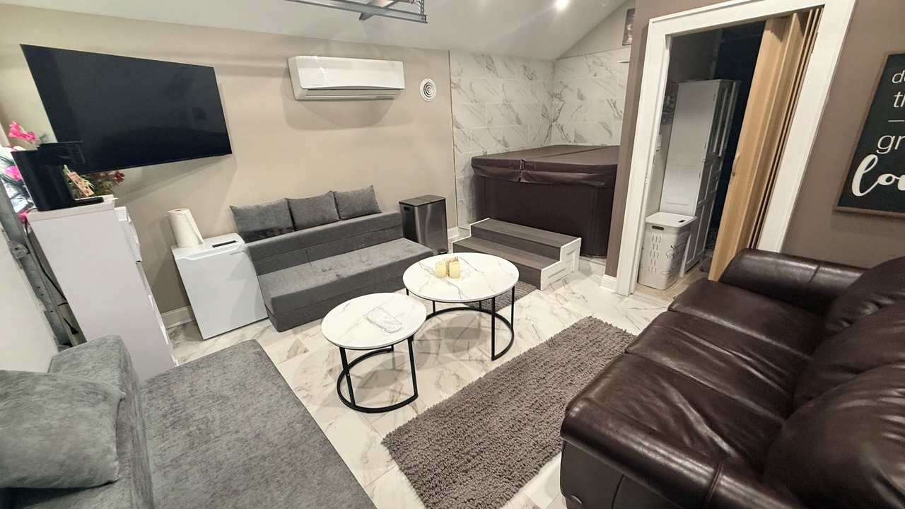 Photo of Livingroom in Alden Manor