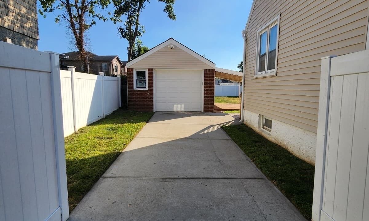 Photo of Outdoor in Alden Manor
