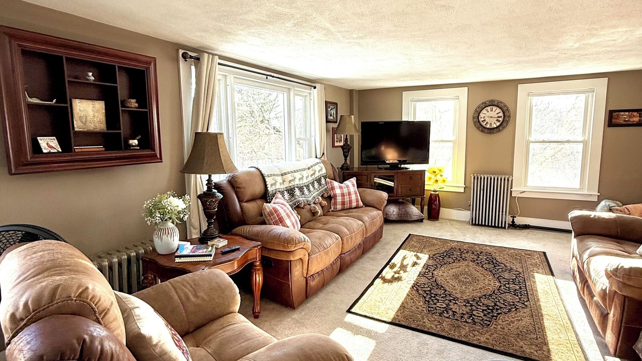 Photo of Livingroom in Suncook