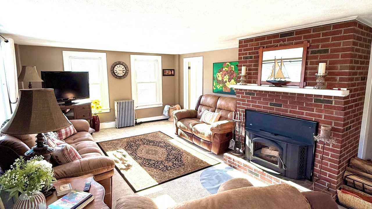 Photo of Livingroom in Suncook