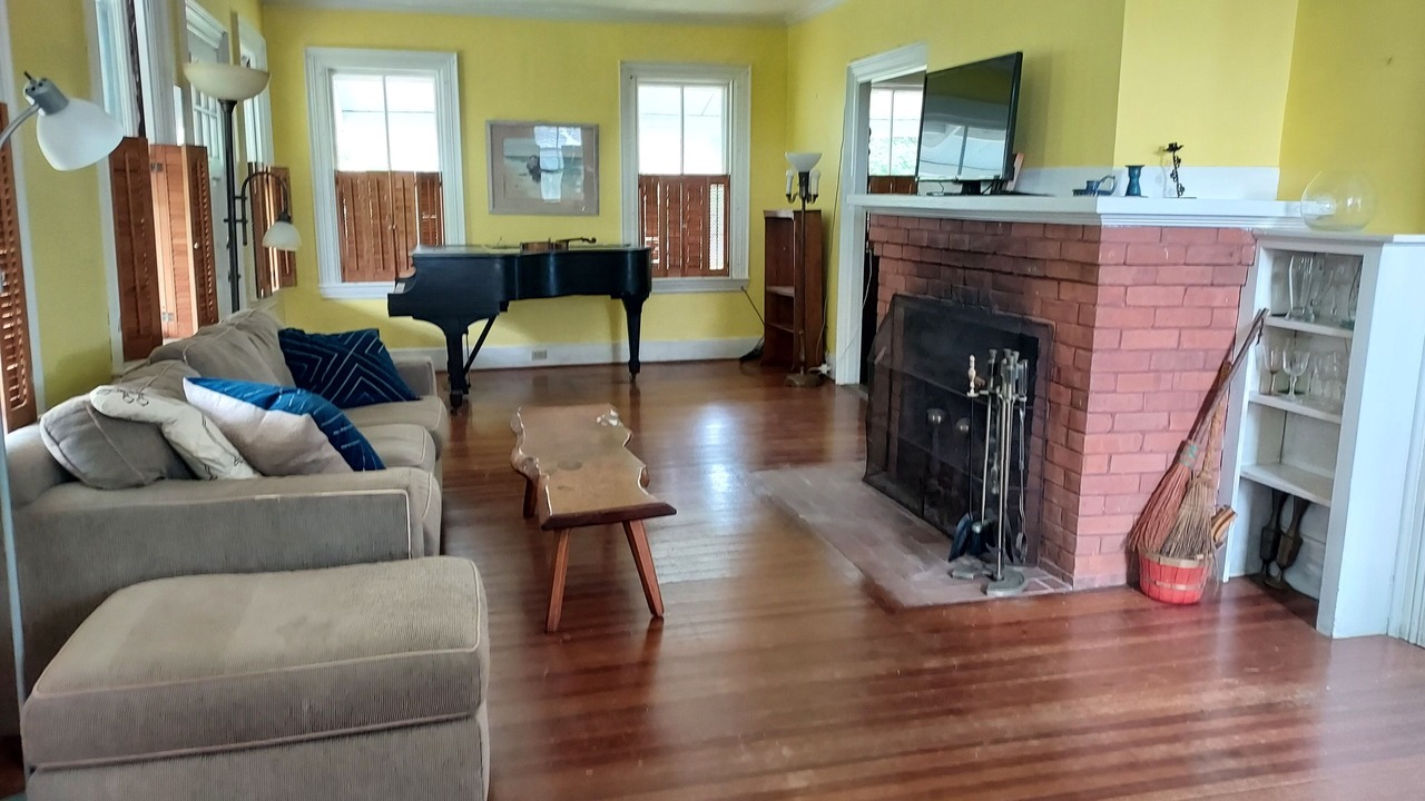 Photo of Livingroom in Ocean Bluff-Brant Rock