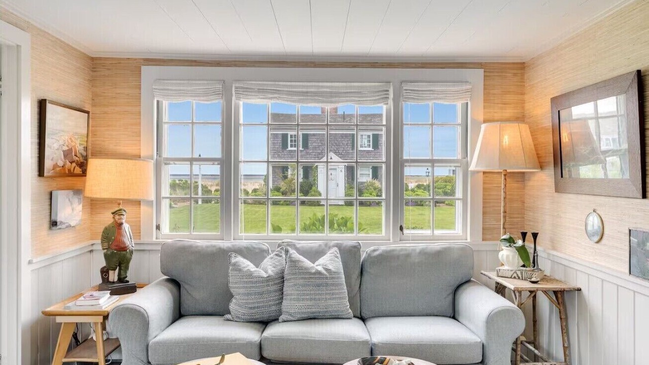 Photo of Livingroom in Commercial Street