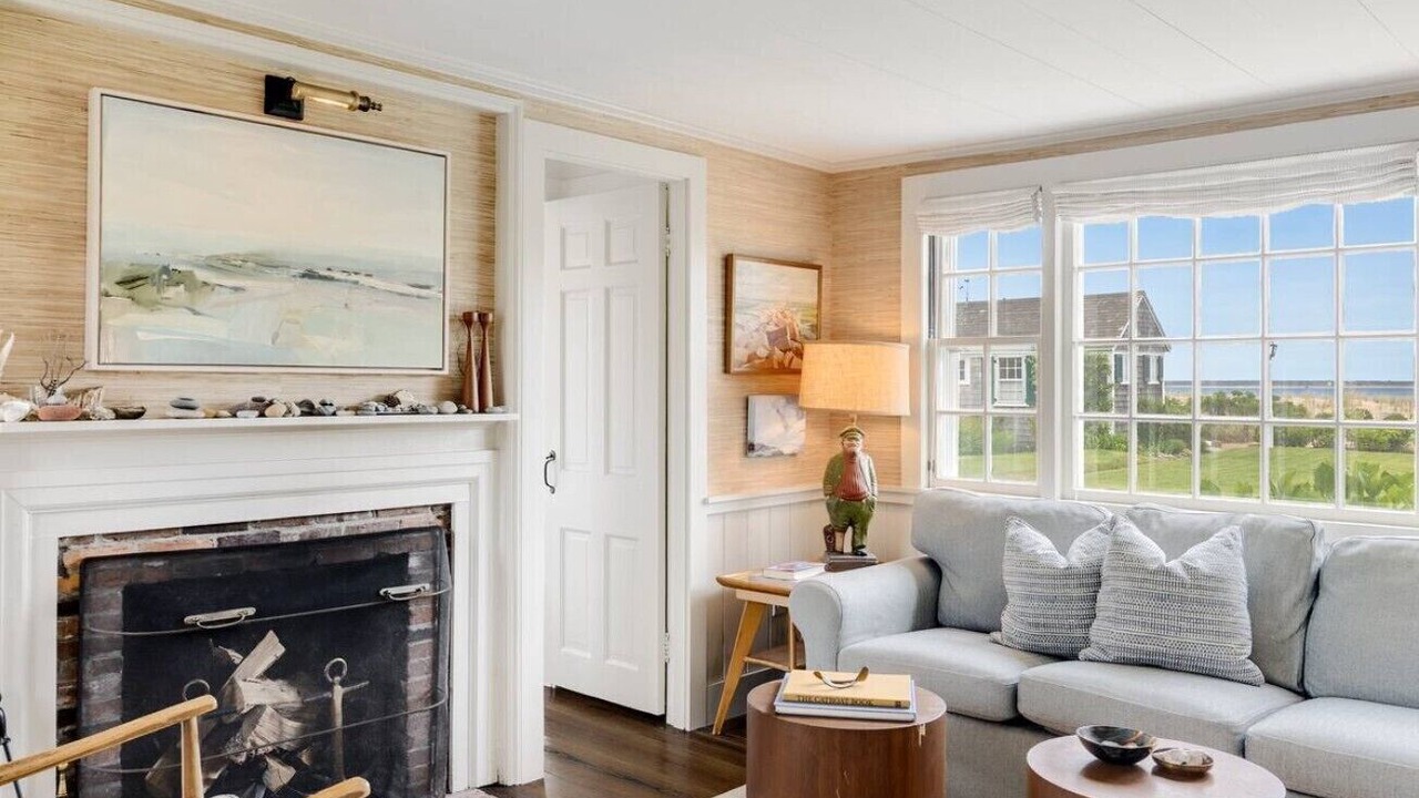 Photo of Livingroom in Commercial Street