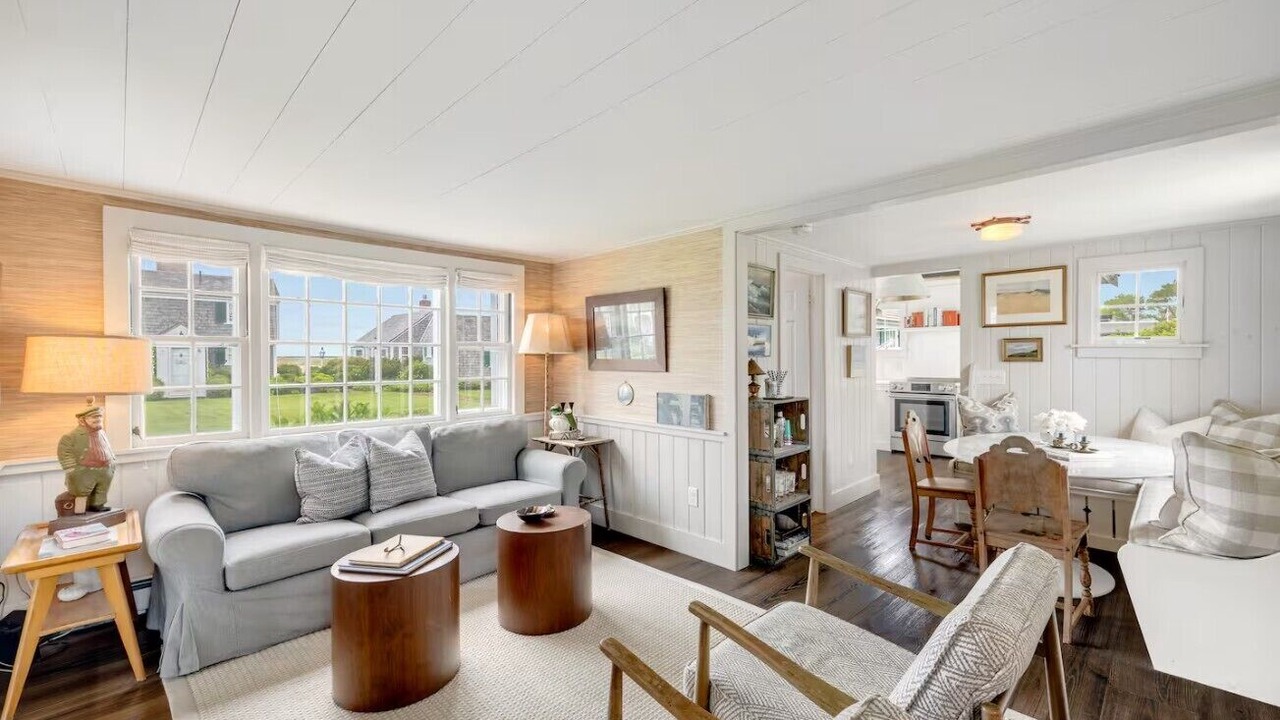 Photo of Livingroom in Commercial Street