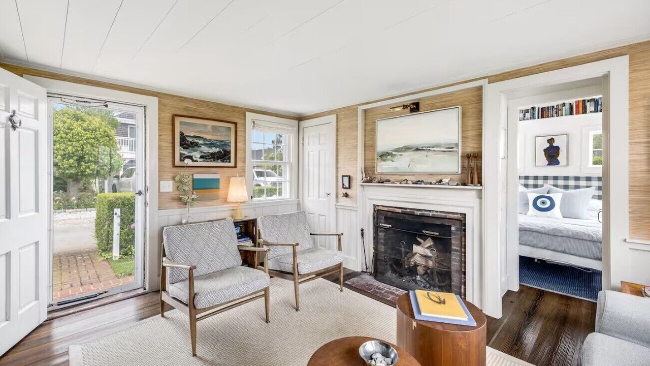 Photo of Livingroom in Commercial Street