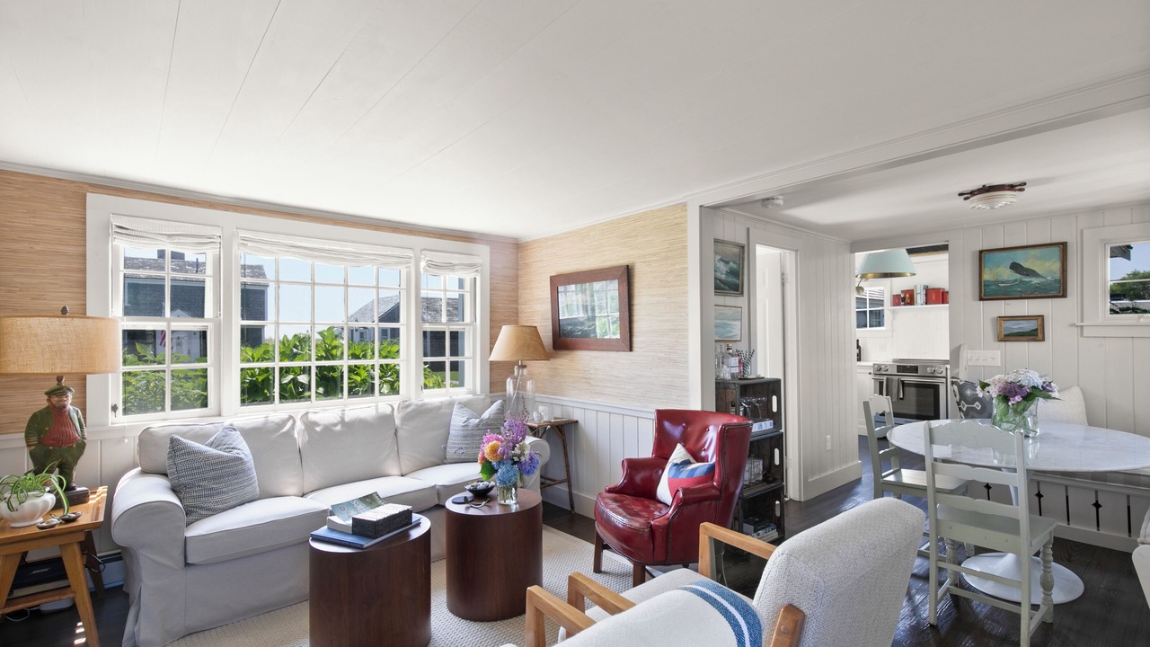 Photo of Livingroom in Commercial Street