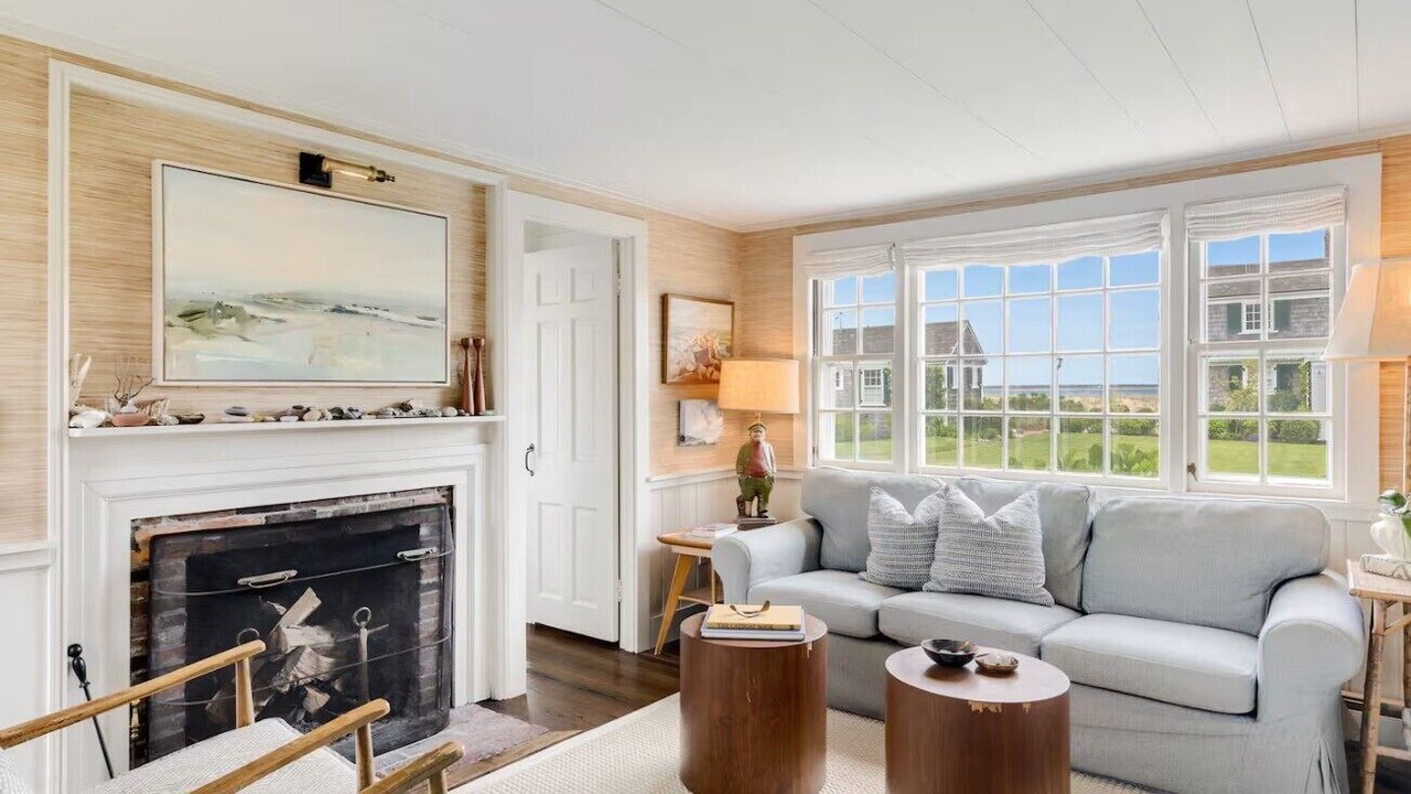 Photo of Livingroom in Commercial Street