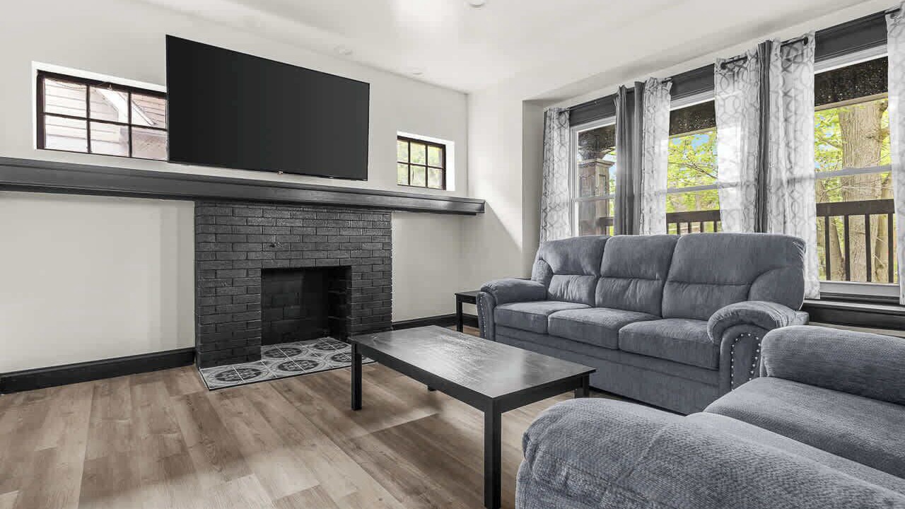Photo of Livingroom in Downtown Niagara Falls