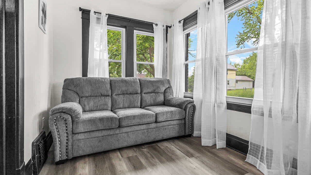 Photo of Livingroom in Downtown Niagara Falls