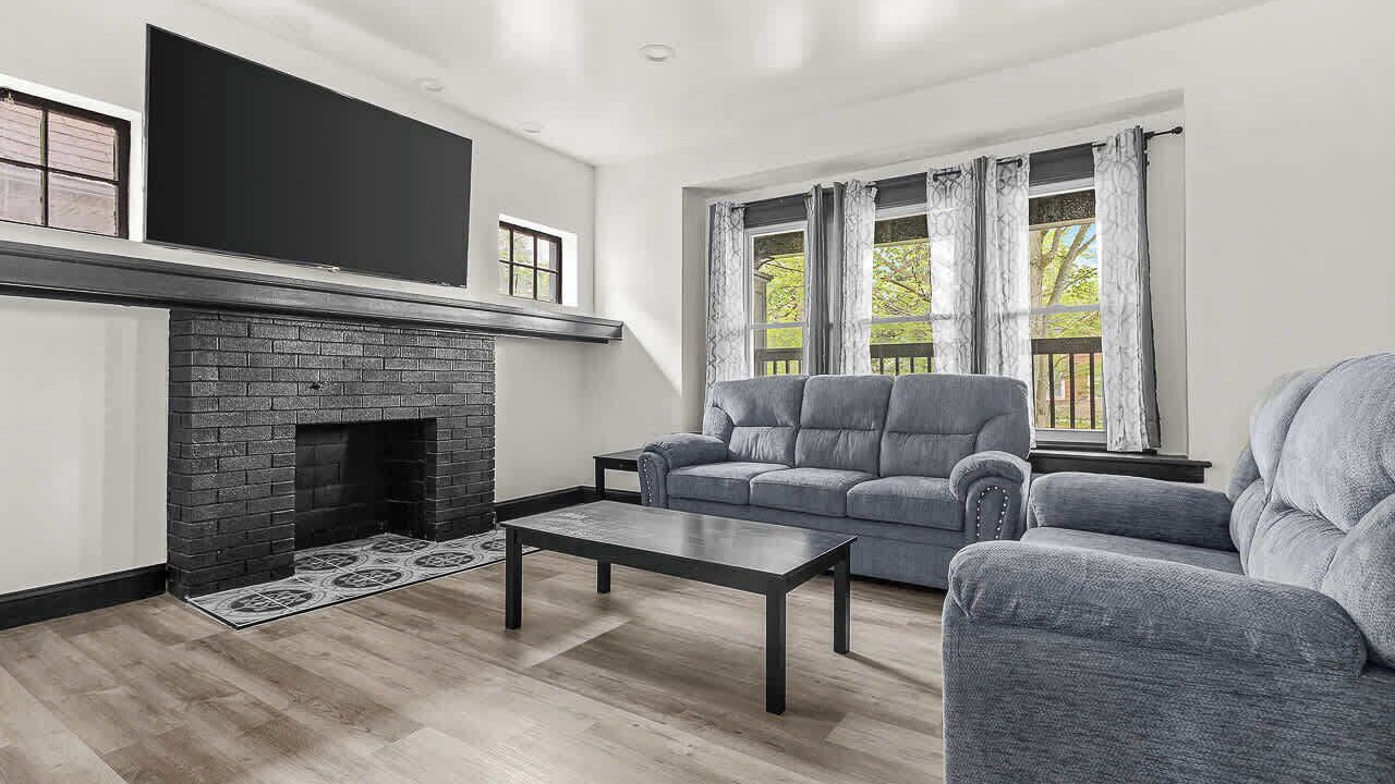 Photo of Livingroom in Downtown Niagara Falls