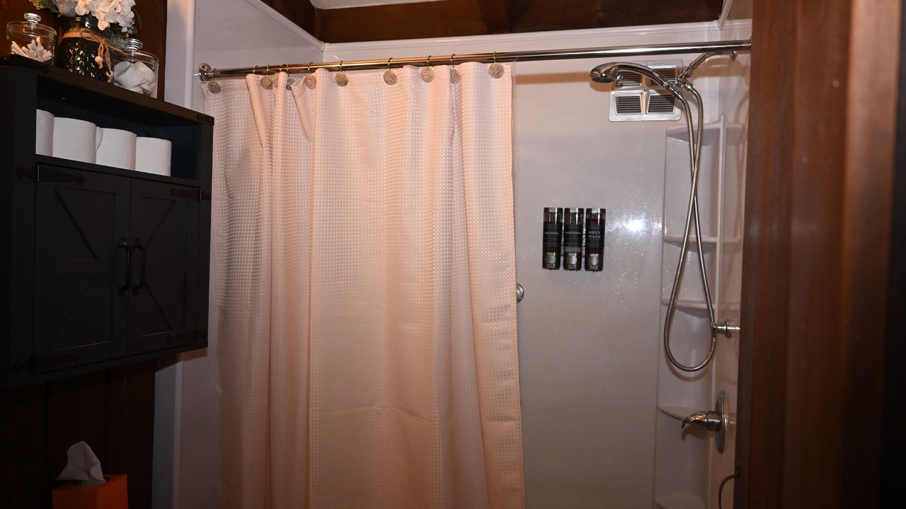 Photo of Bathroom in Lake Breeze Park