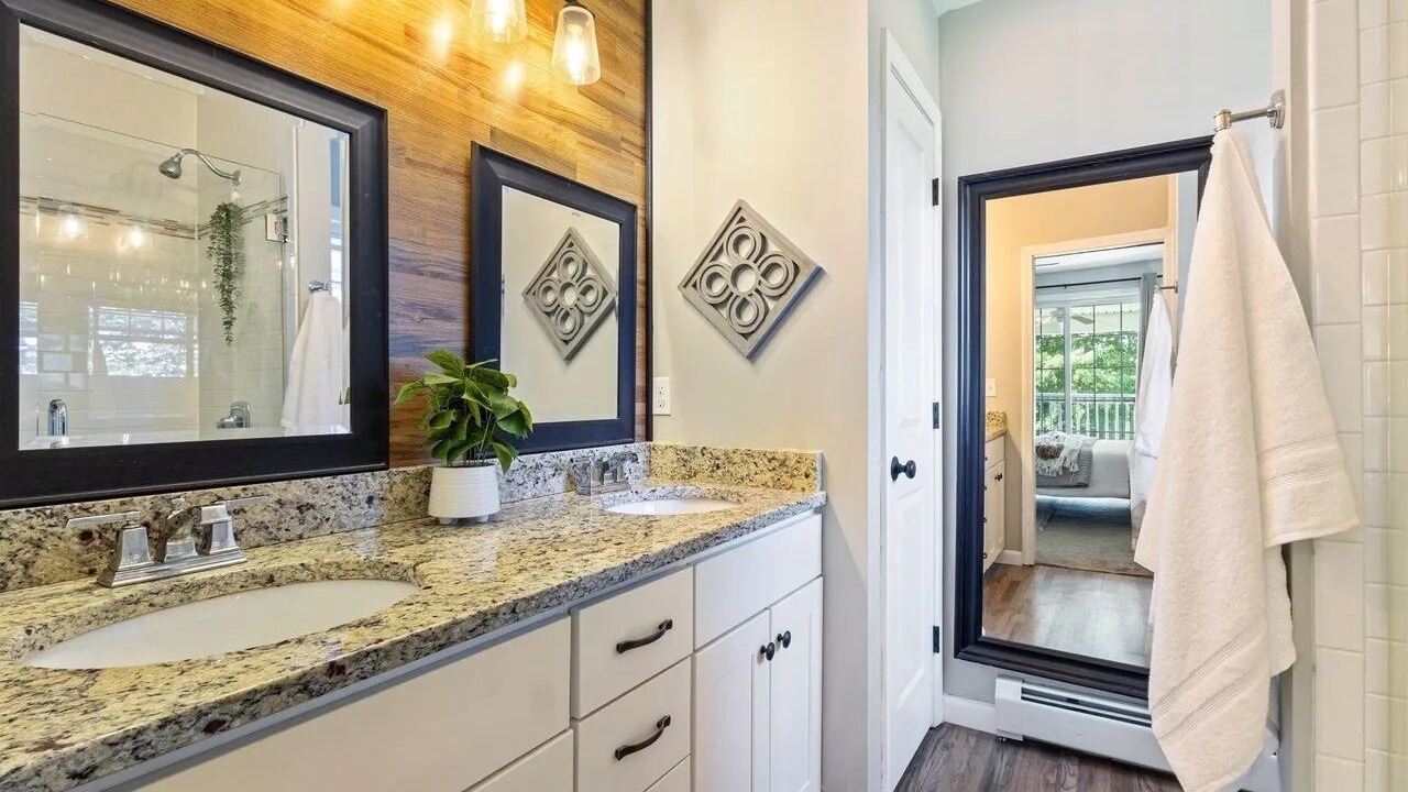 Photo of Bathroom in Knightville