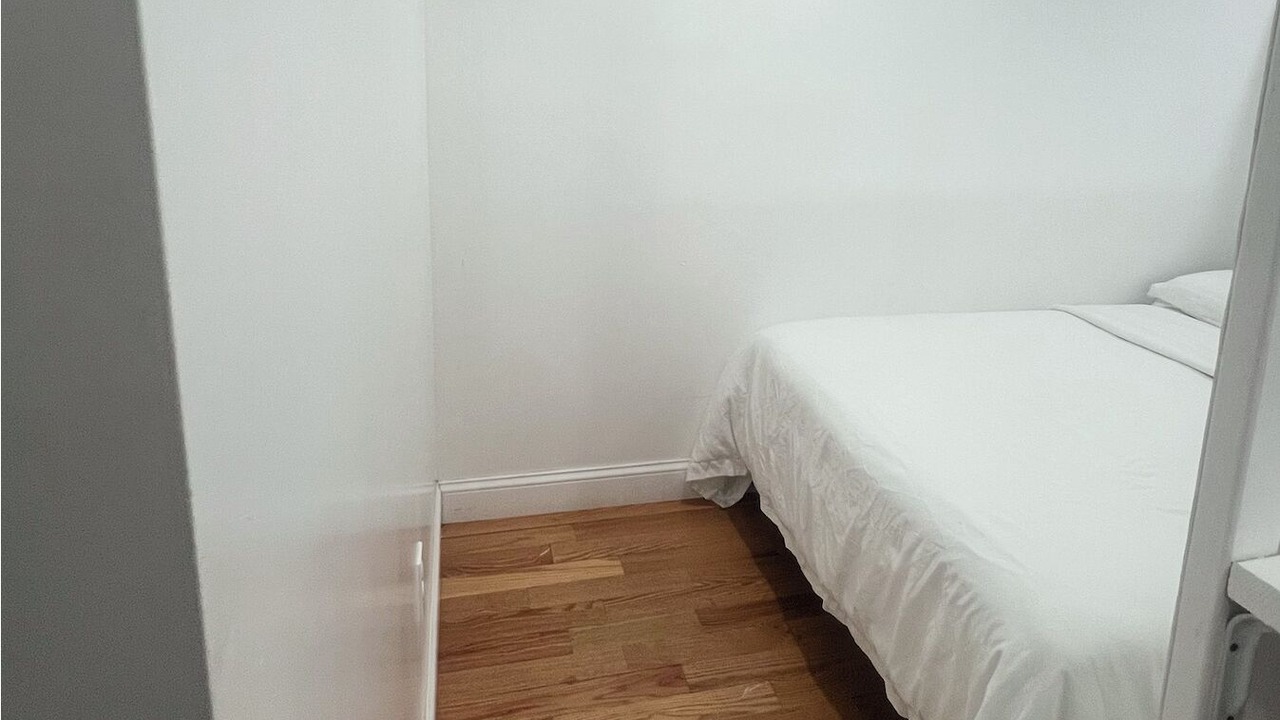 Photo of Bedroom in Russell Gardens