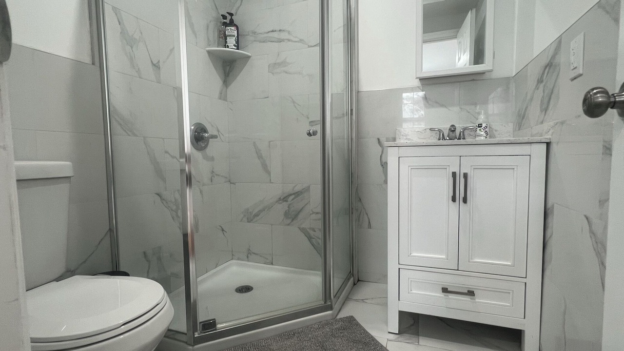 Photo of Bathroom in Russell Gardens