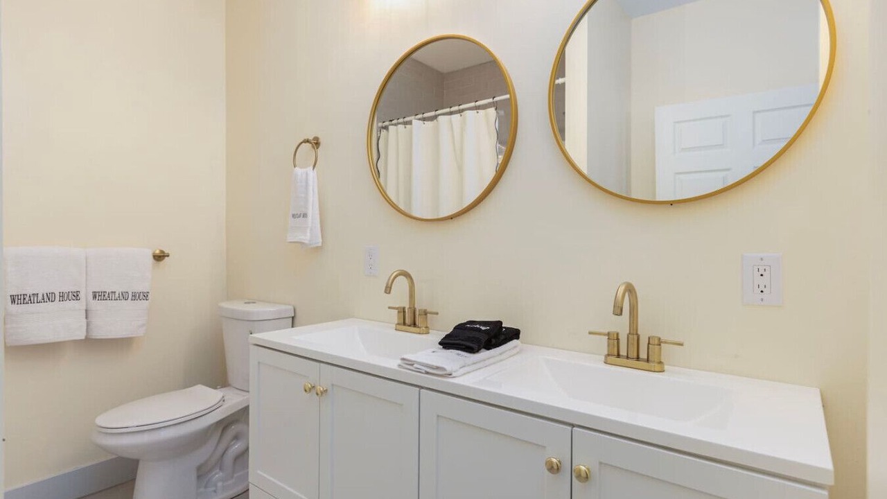 Photo of Bathroom in Off Broadway