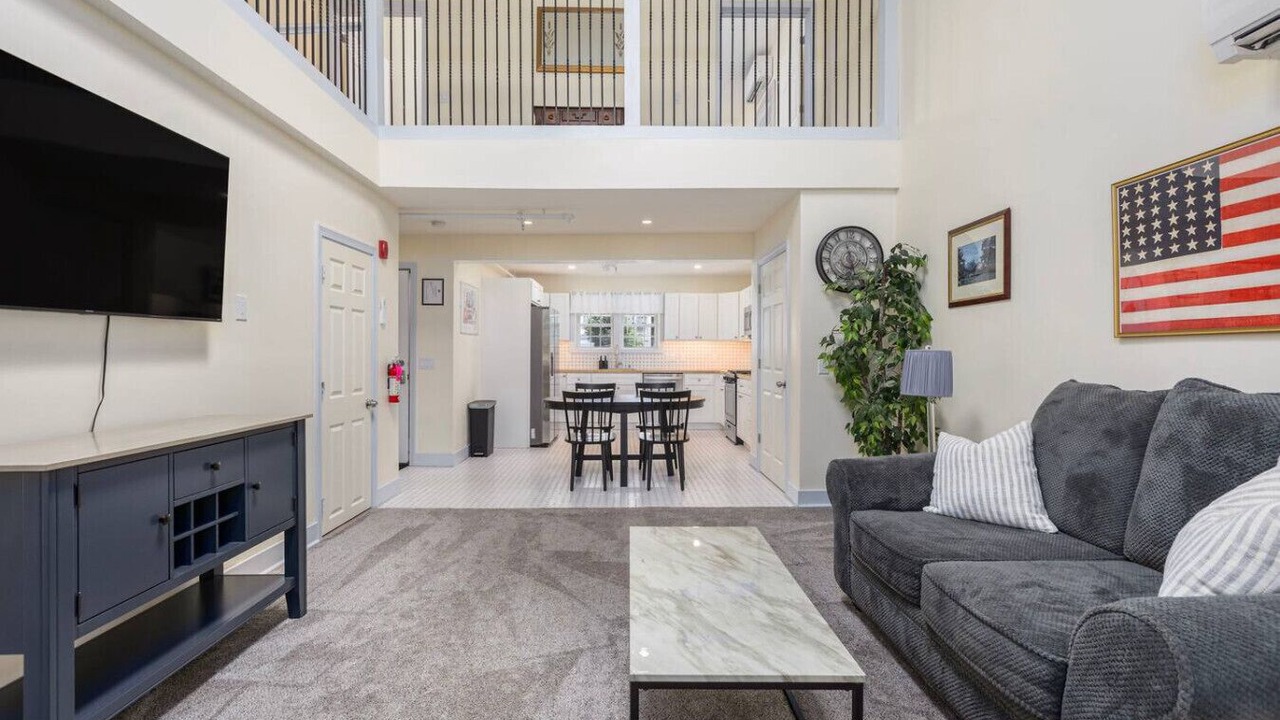 Photo of Livingroom in Off Broadway