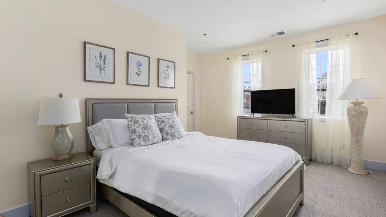 Photo of Bedroom in Off Broadway