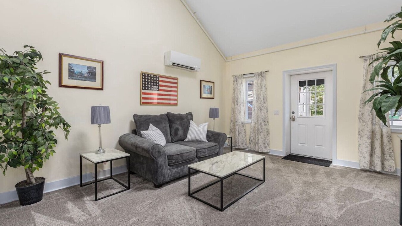 Photo of Livingroom in Off Broadway
