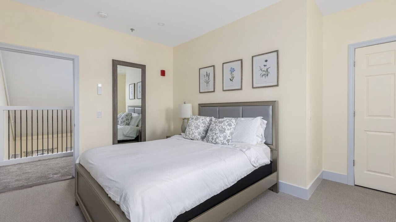 Photo of Bedroom in Off Broadway