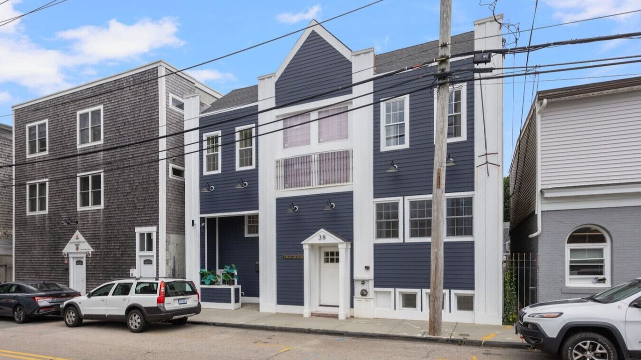 Photo of Outdoor in Off Broadway