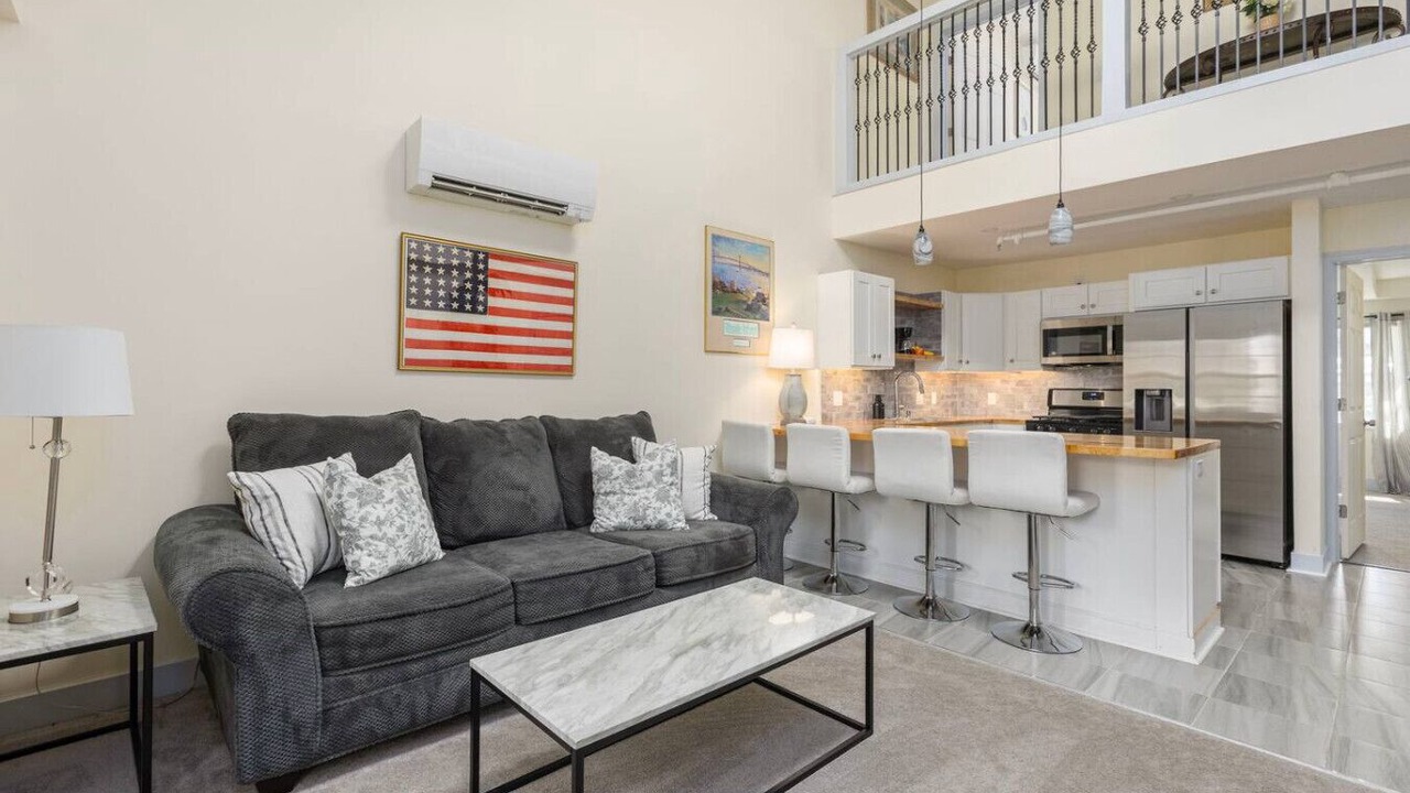 Photo of Livingroom in Off Broadway