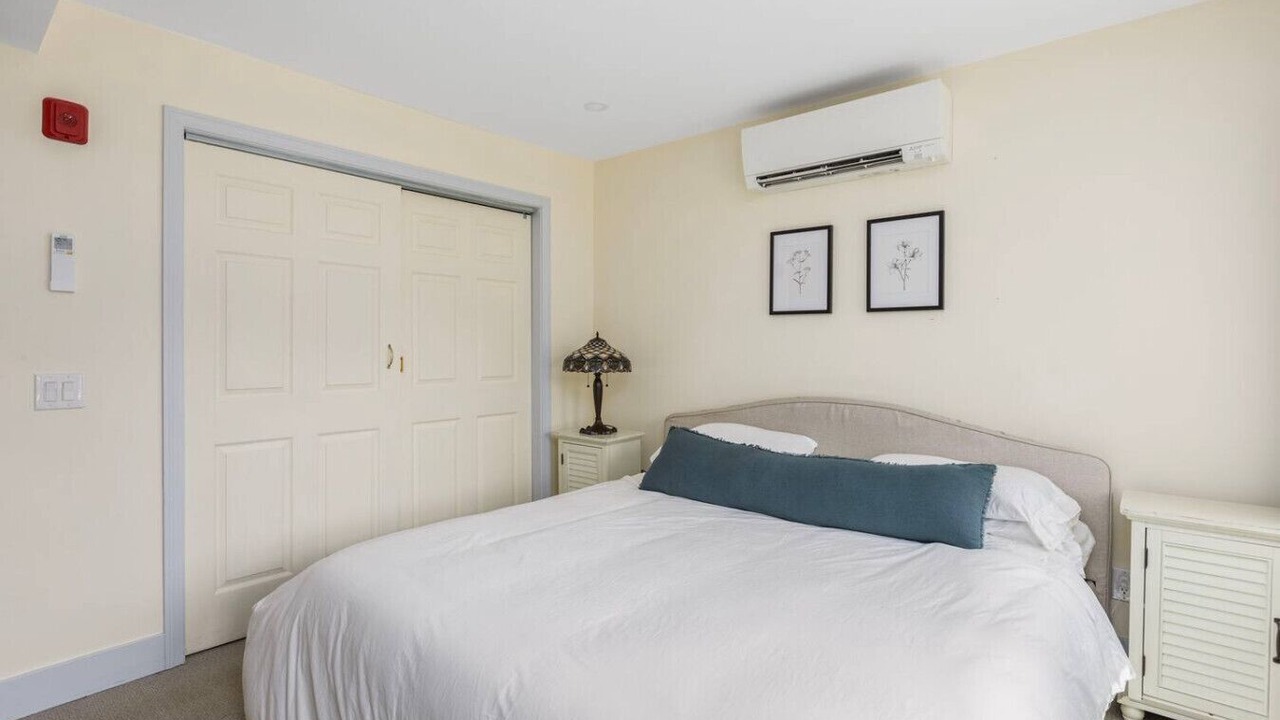 Photo of Bedroom in Off Broadway