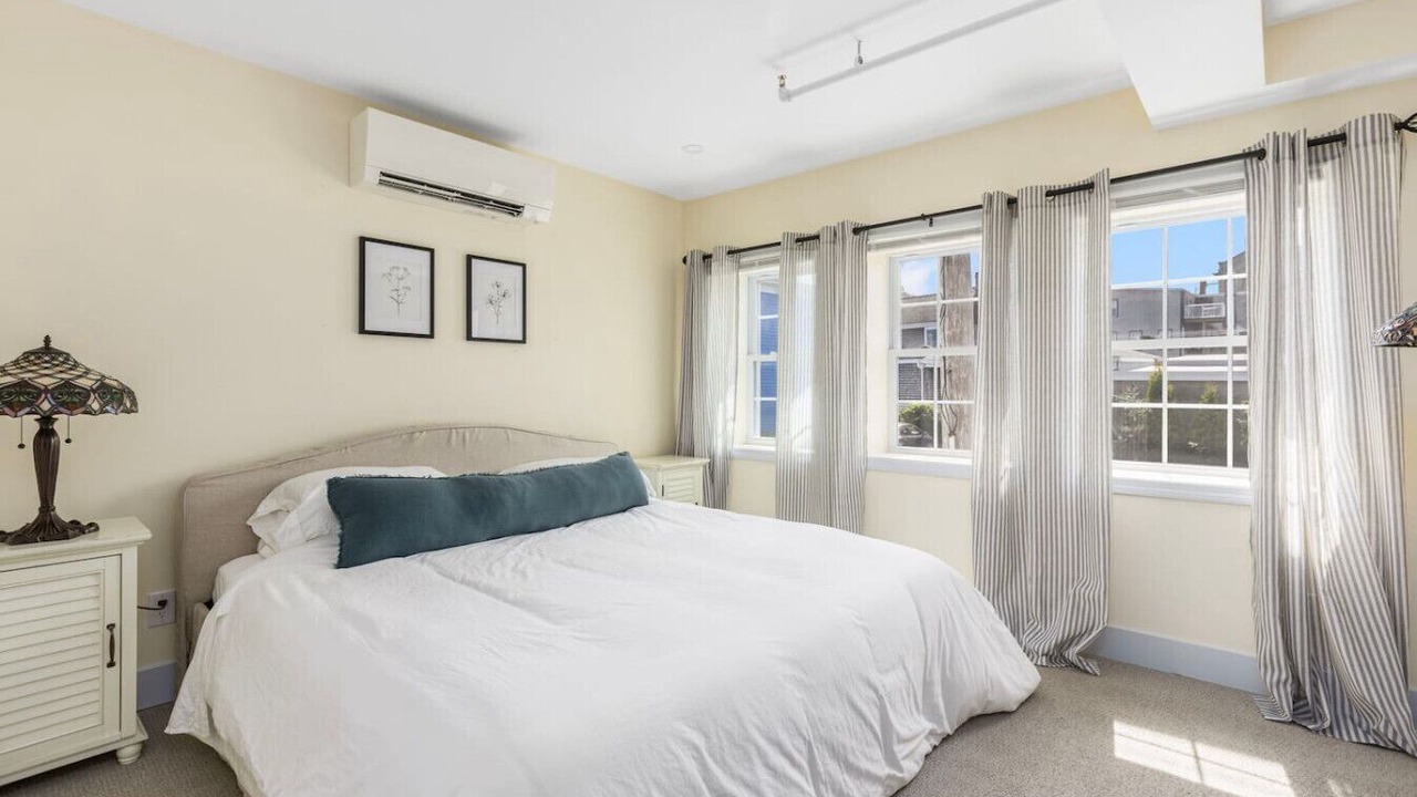 Photo of Bedroom in Off Broadway