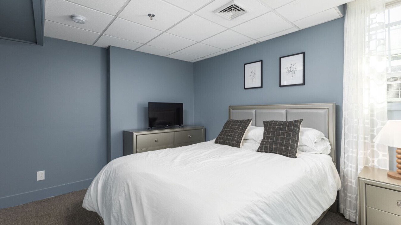 Photo of Bedroom in Off Broadway