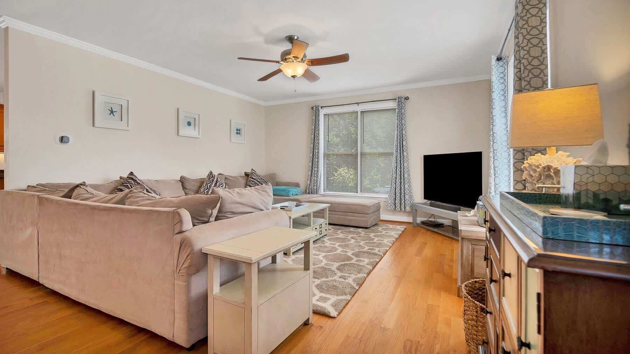 Photo of Livingroom in Niantic