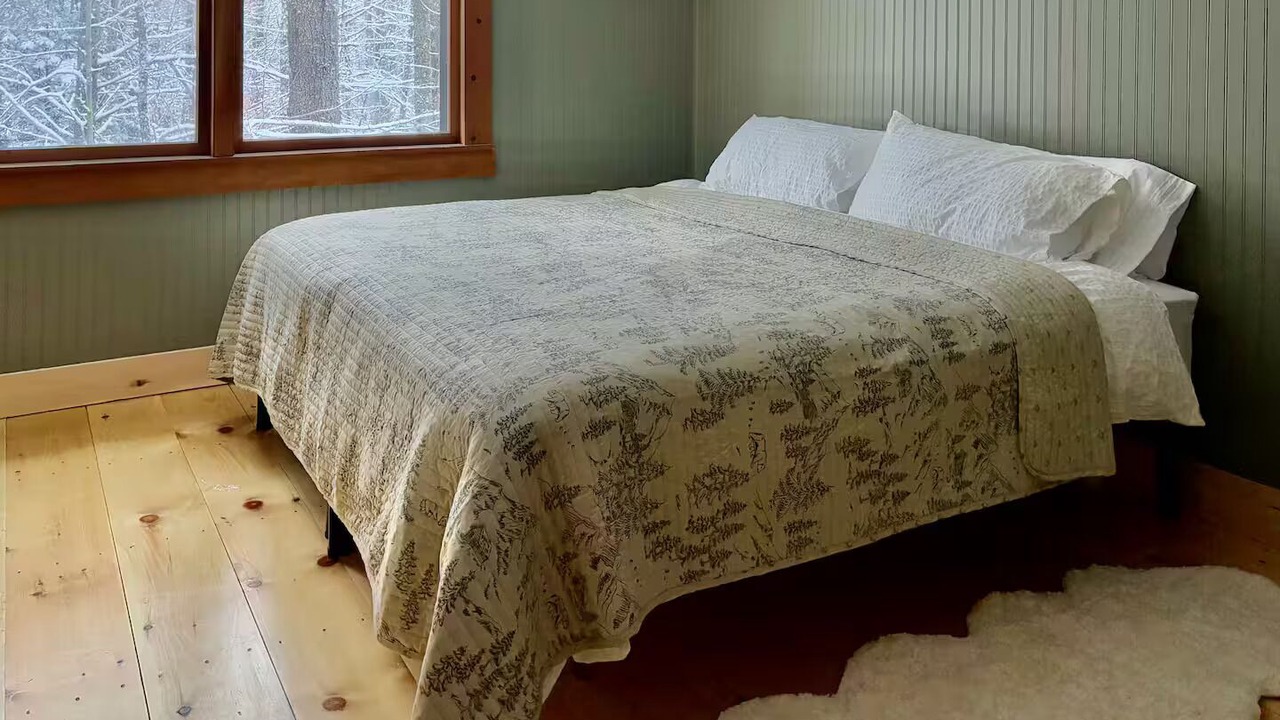 Photo of Bedroom in Lake Arrowhead
