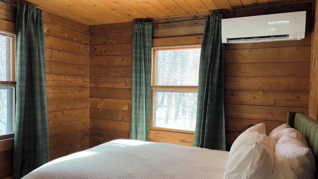 Photo of Bedroom in Lake Arrowhead