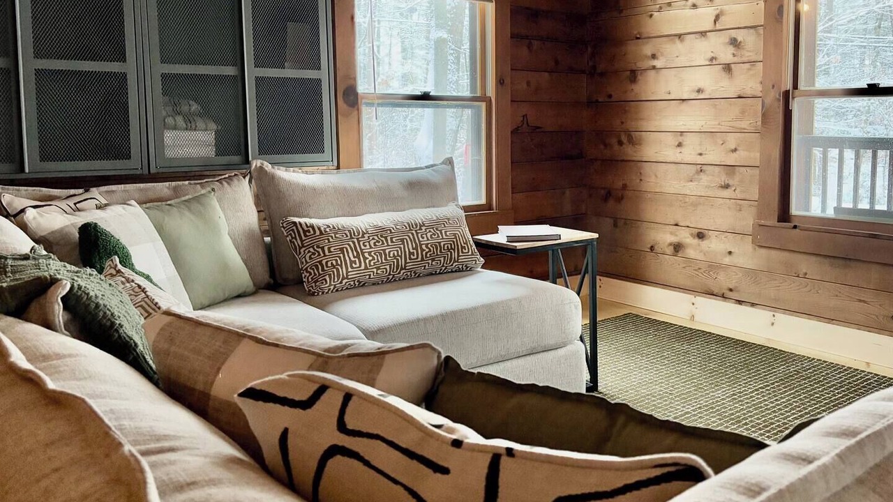Photo of Livingroom in Lake Arrowhead