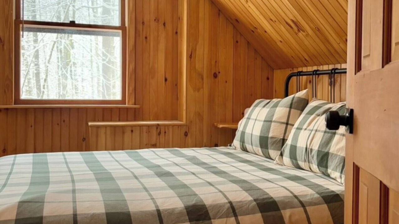 Photo of Bedroom in Lake Arrowhead