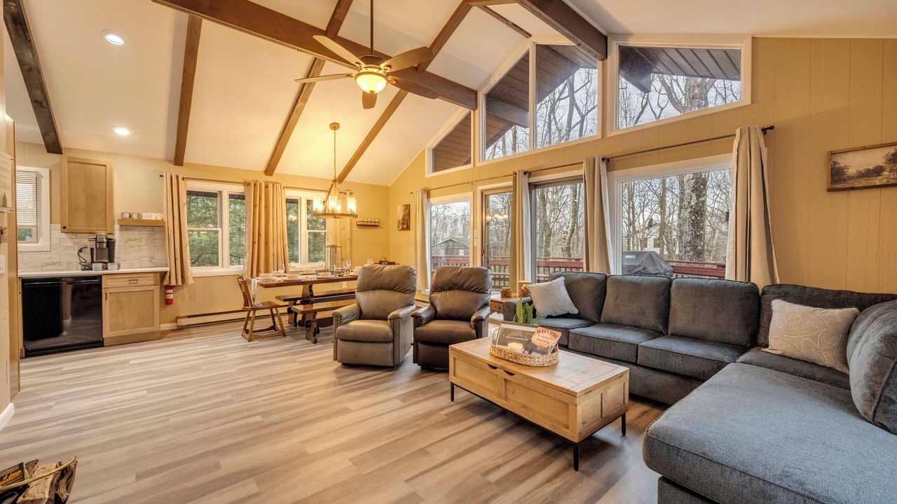 Photo of Livingroom in Lake Harmony Estates