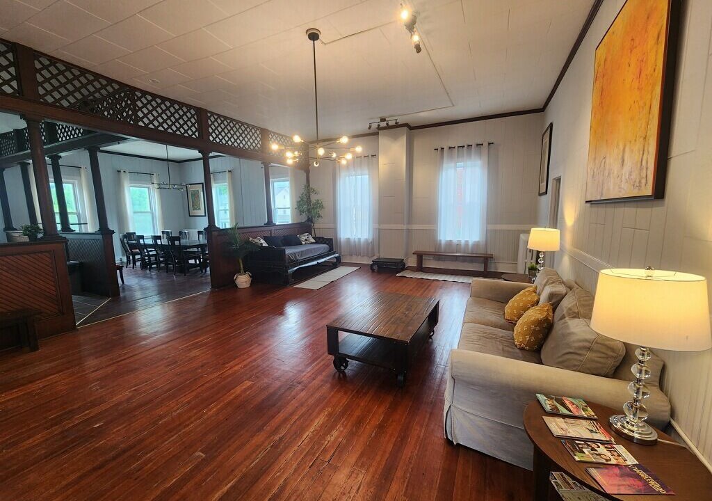 Photo of Livingroom in Adams
