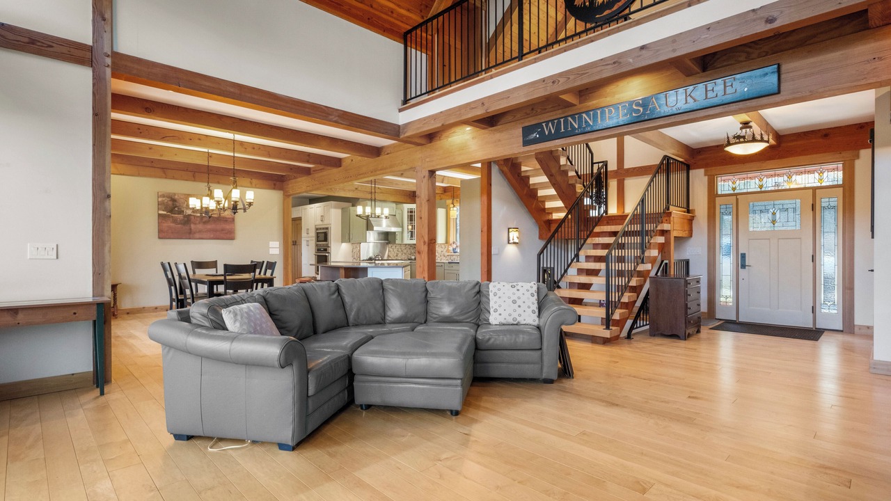Photo of Livingroom in Meredith