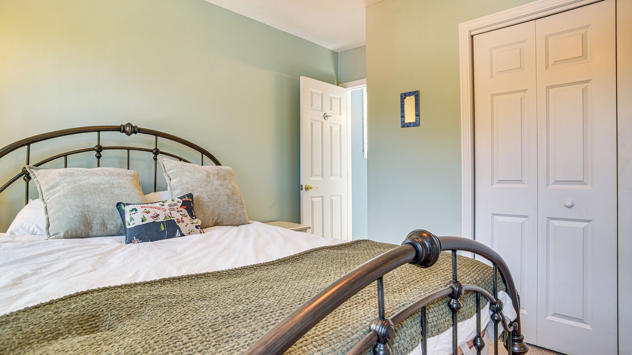 Photo of Bedroom in Hatchville